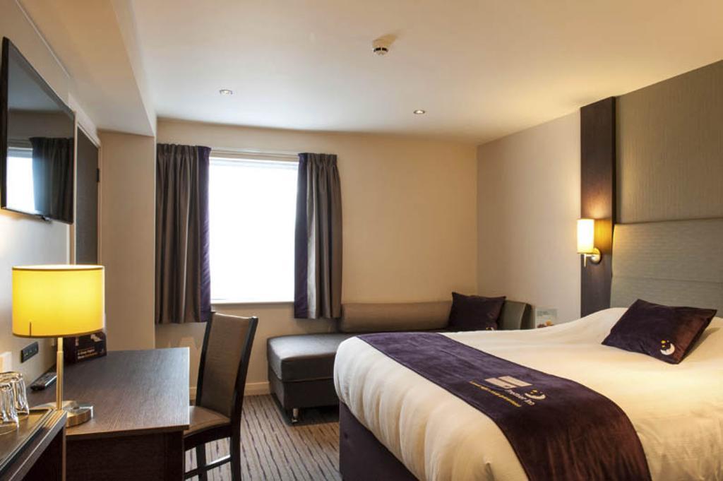 Premier Inn Falkirk - Larbert Exterior foto