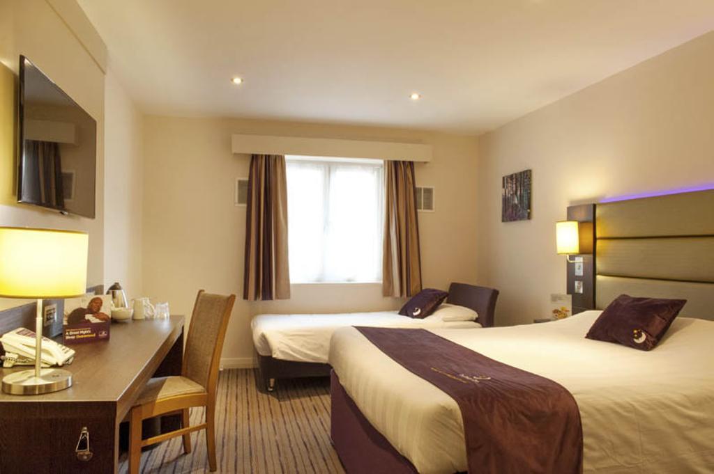 Premier Inn Falkirk - Larbert Exterior foto